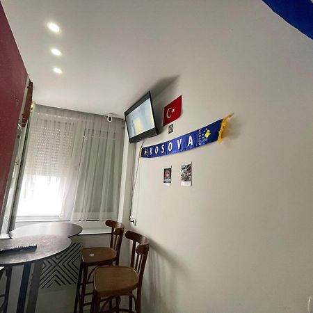 Shesh Hostel Pristina Eksteriør bilde