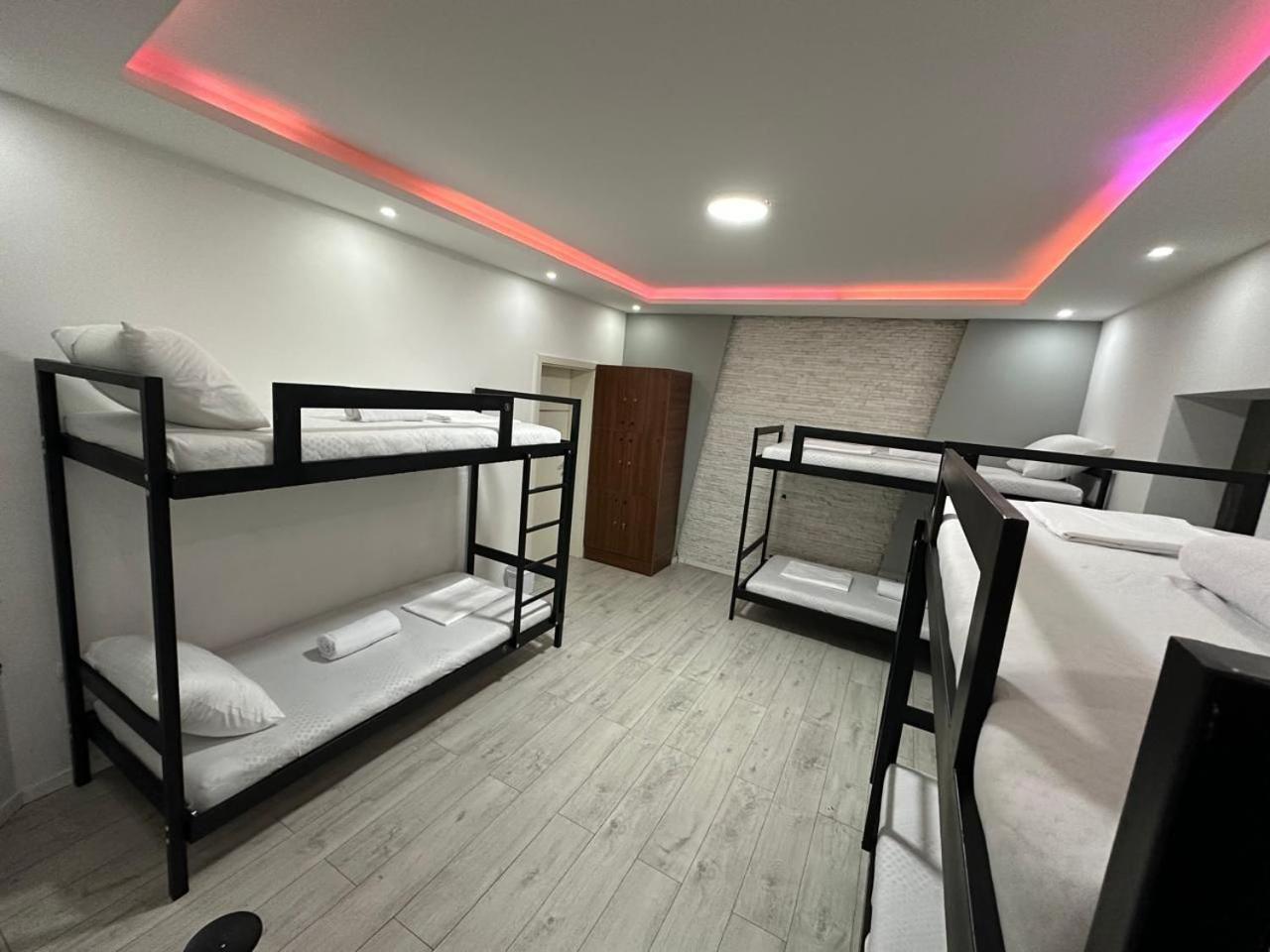 Shesh Hostel Pristina Eksteriør bilde