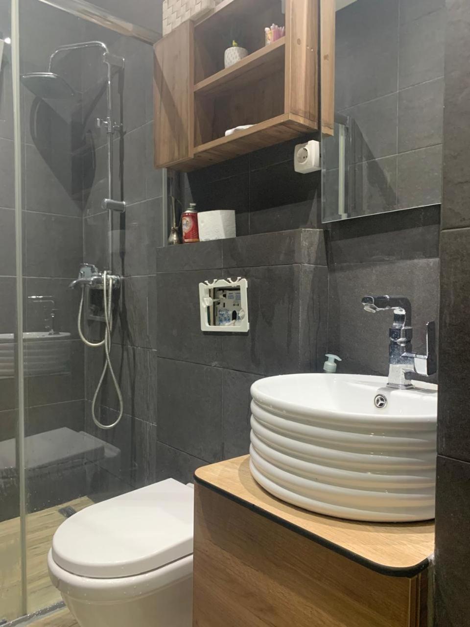 Shesh Hostel Pristina Eksteriør bilde