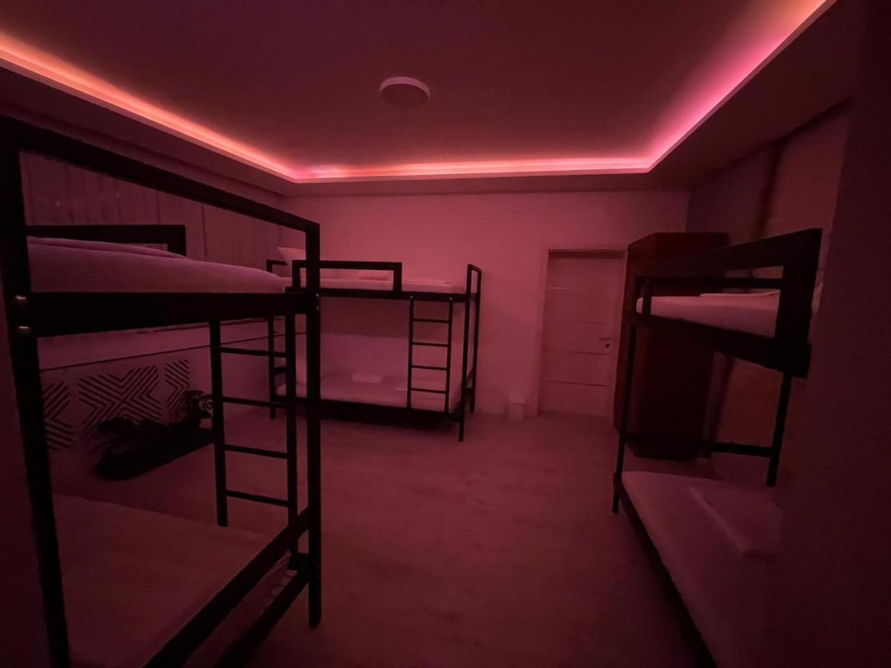 Shesh Hostel Pristina Eksteriør bilde
