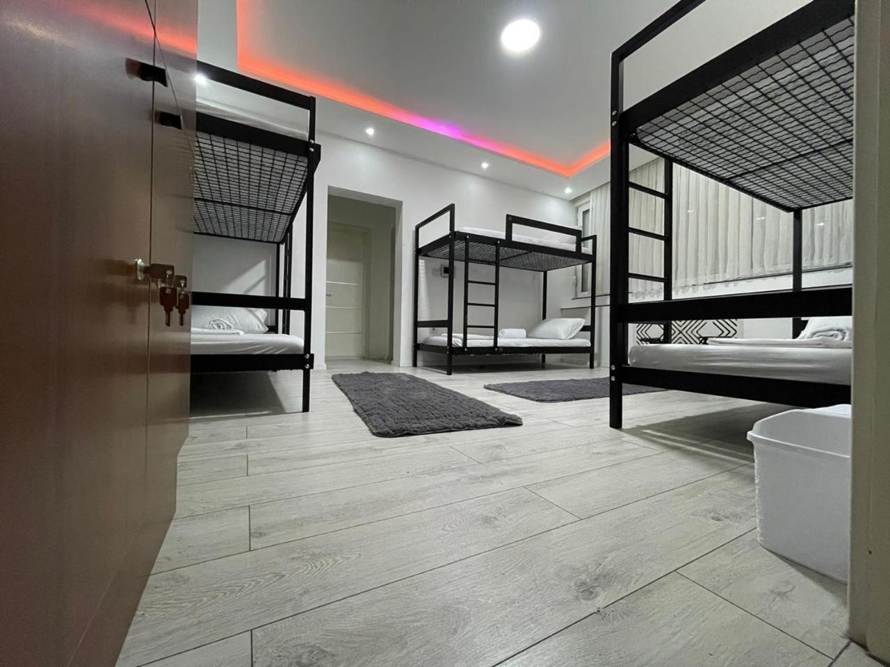 Shesh Hostel Pristina Eksteriør bilde