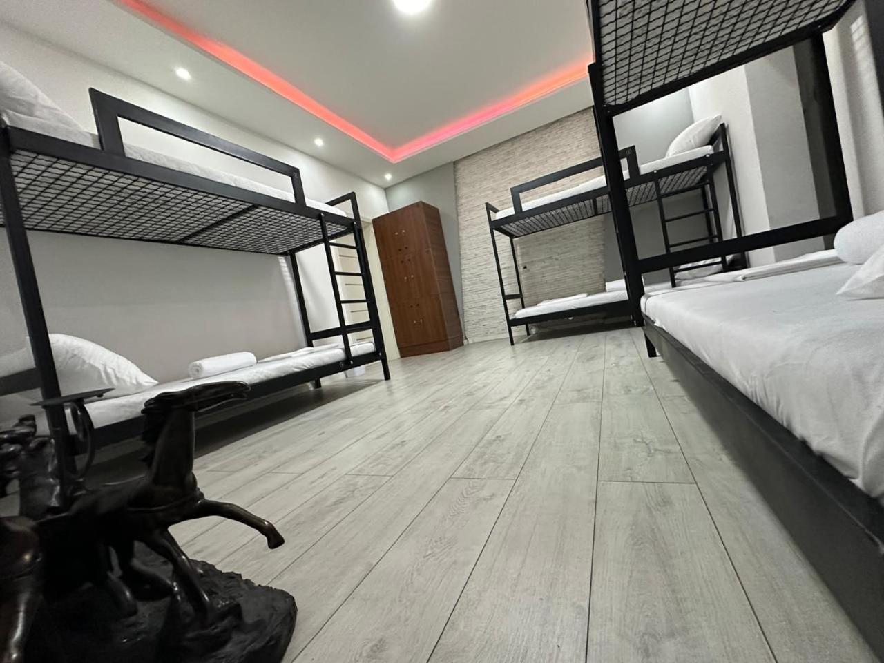 Shesh Hostel Pristina Eksteriør bilde