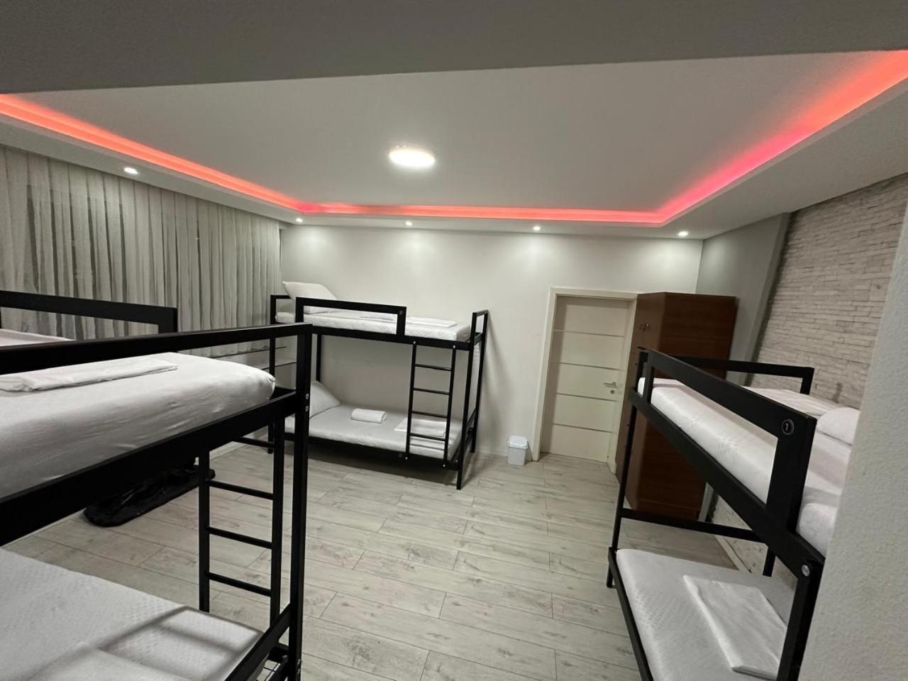 Shesh Hostel Pristina Eksteriør bilde