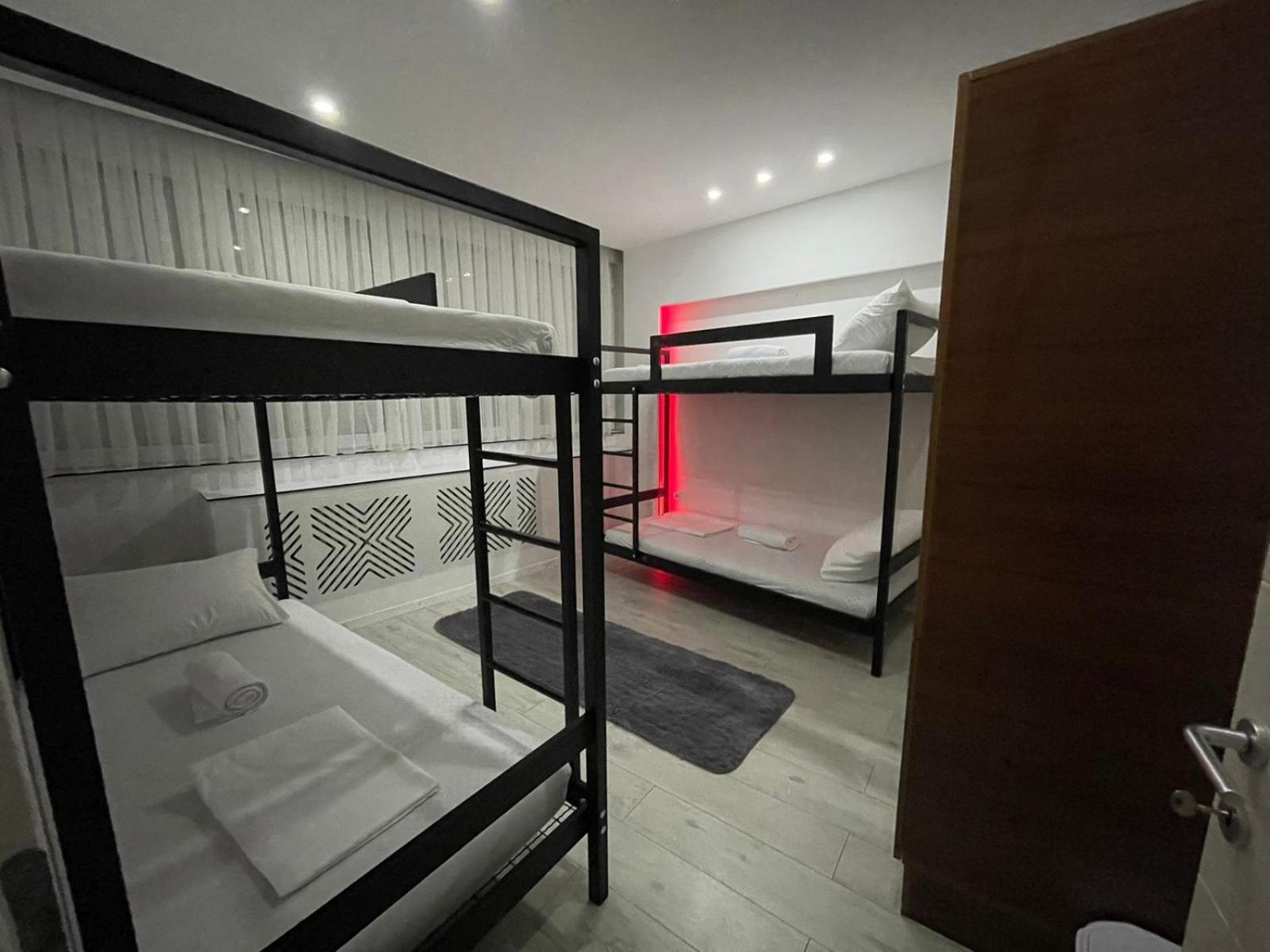Shesh Hostel Pristina Eksteriør bilde