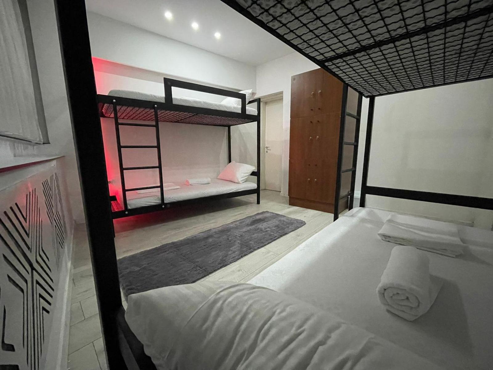 Shesh Hostel Pristina Eksteriør bilde