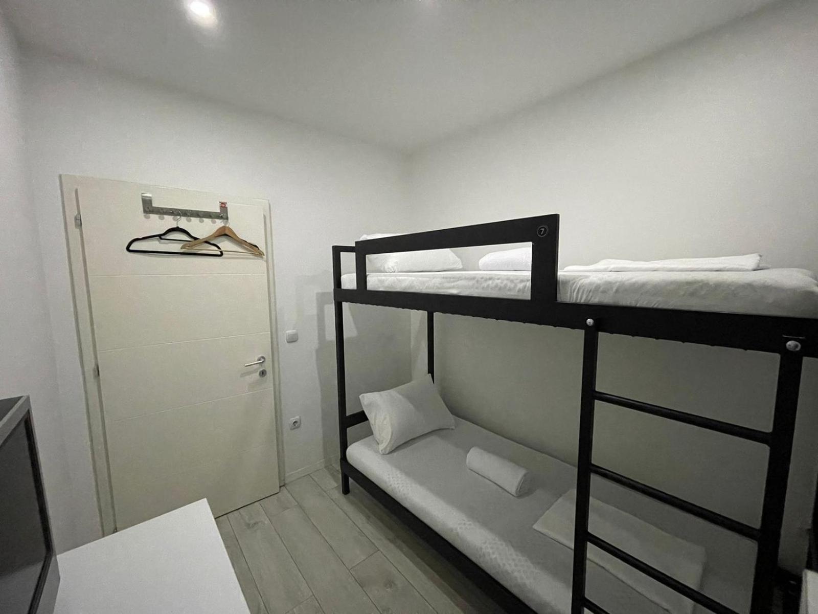 Shesh Hostel Pristina Eksteriør bilde