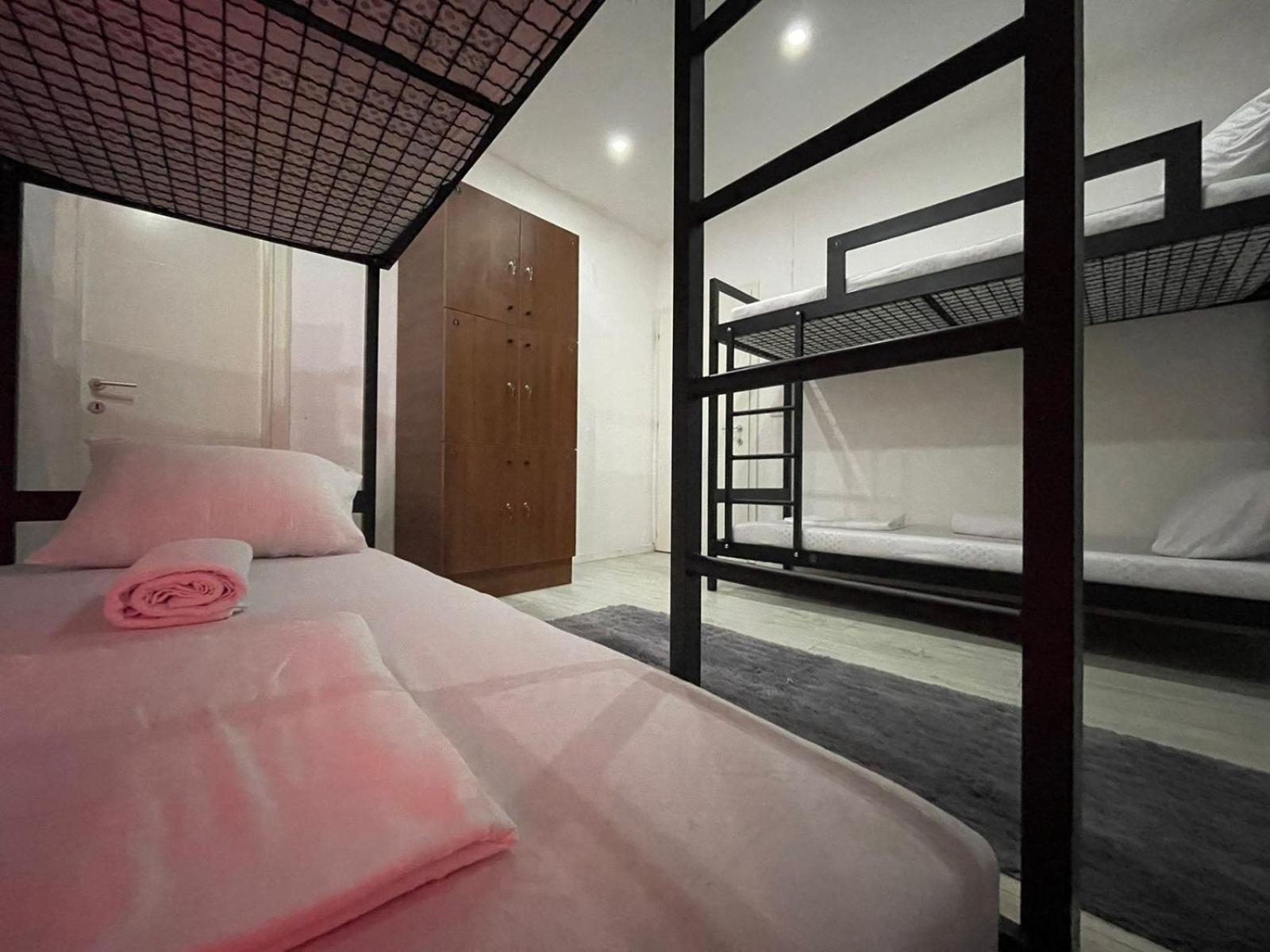 Shesh Hostel Pristina Eksteriør bilde