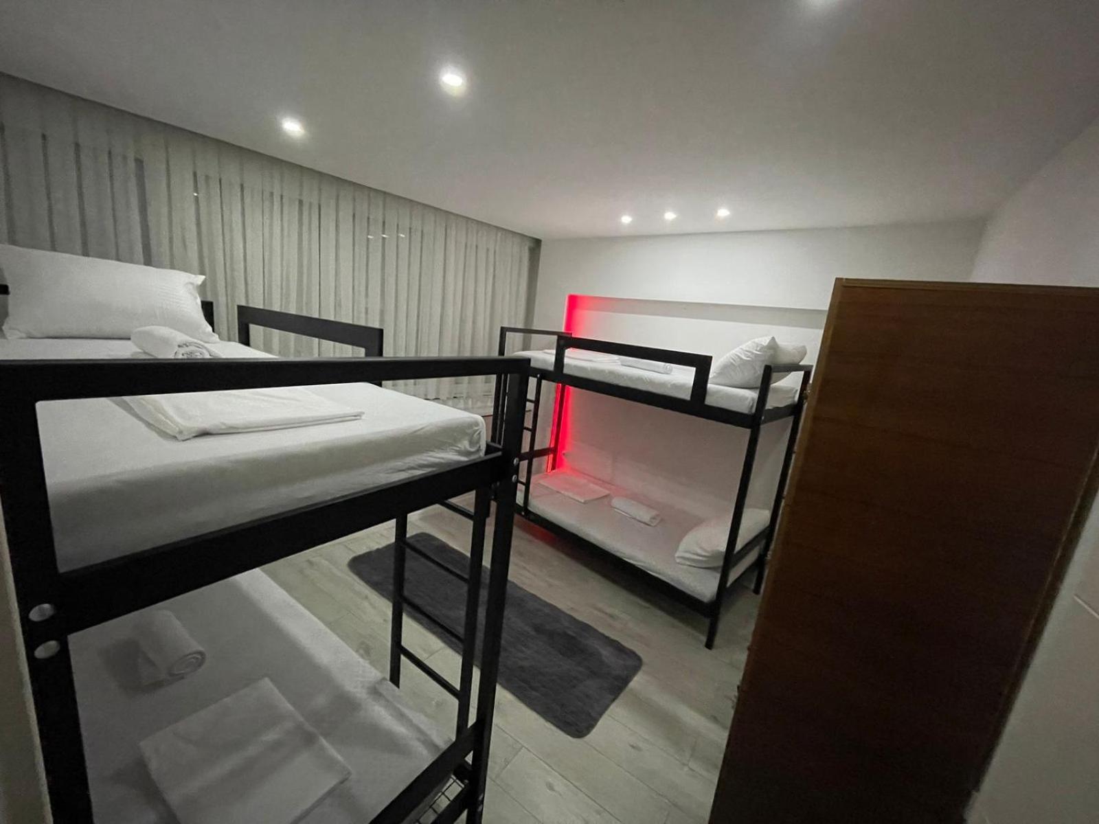 Shesh Hostel Pristina Eksteriør bilde