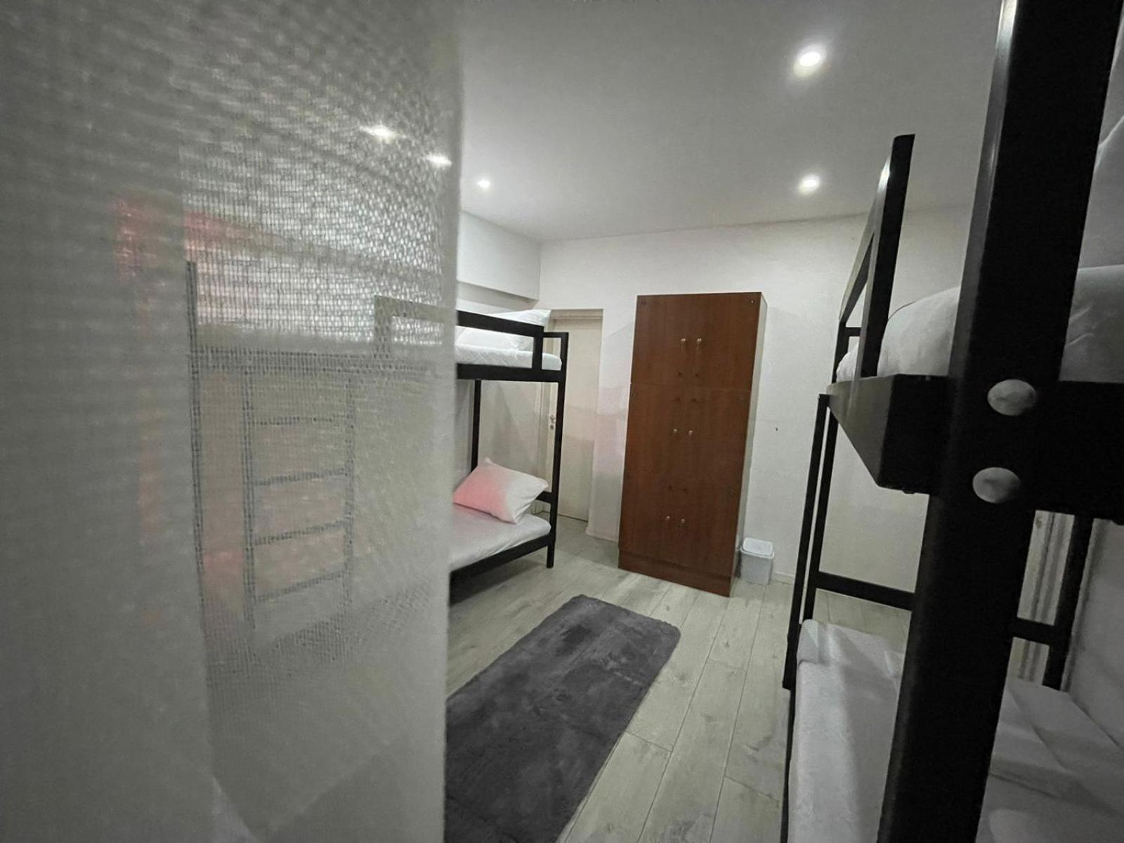Shesh Hostel Pristina Eksteriør bilde